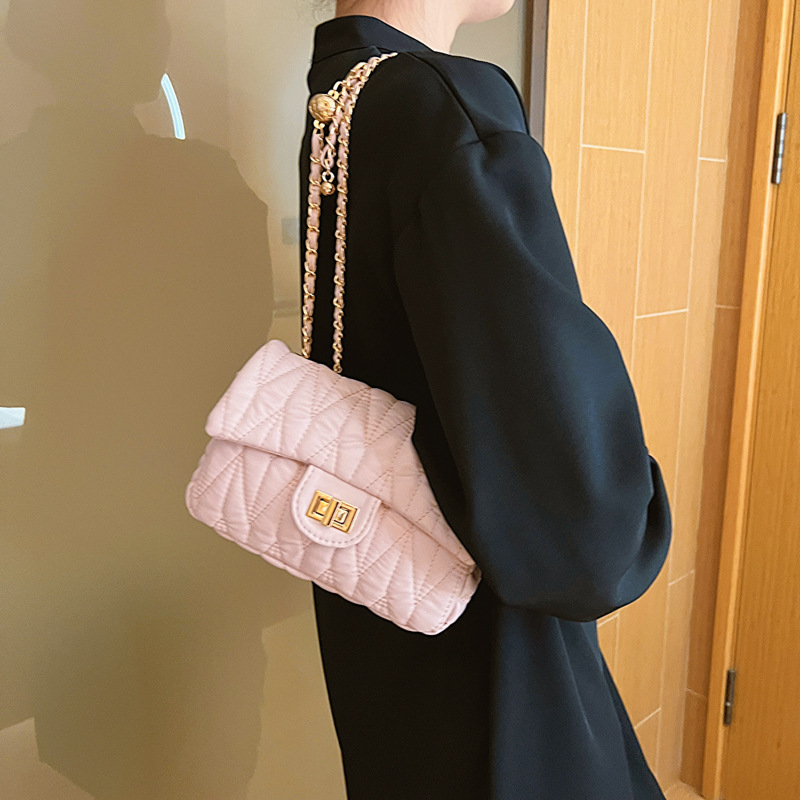 Small fragrant style bag women's bag 2023 new diamond embroidery thread chain bag small gold ball texture foreign style single shoulder crossbody bag_voghion.com
