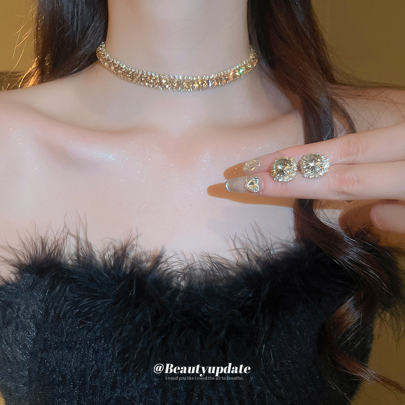 Europeo y americano de la industria pesada diamante incrustado redondo geométrico stud pendientes collar traje elegante de alto grado de la cadena de clavícula luz de lujo todo partido de la joyería