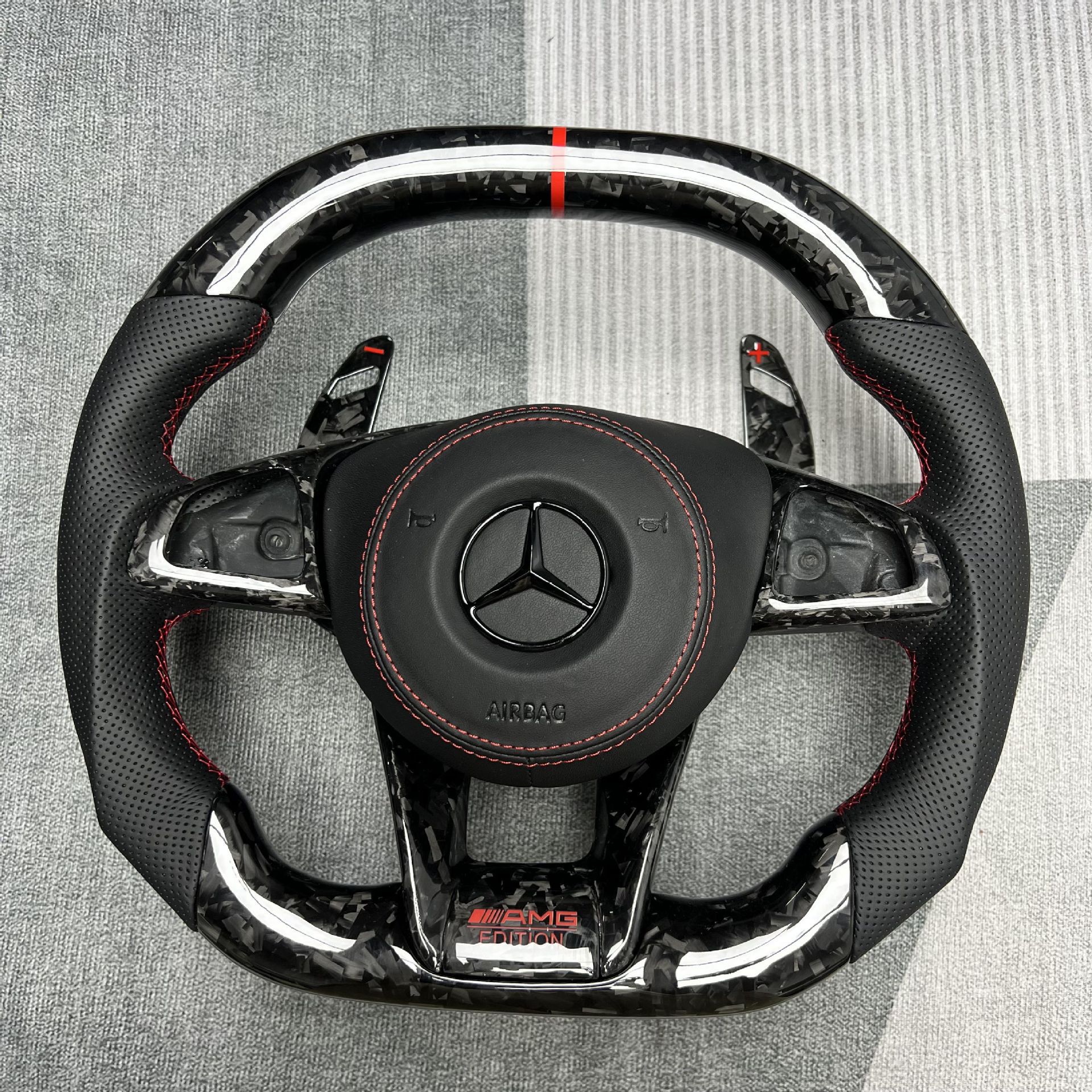 Source Factory Car Steering Wheel Modification, Suitable for Mercedes E-Class Car Carbon Fiber Steering Wheel Processing and Customization