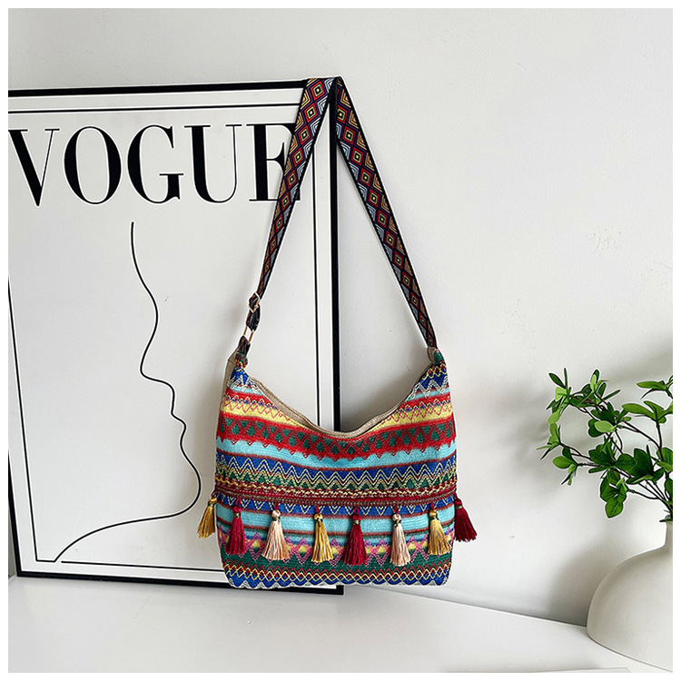 Large-capacity tote bag 2025 Summer new style trendy, simple and casual women's single-shoulder bag, artistic Chinese-style tassel bag undefined
