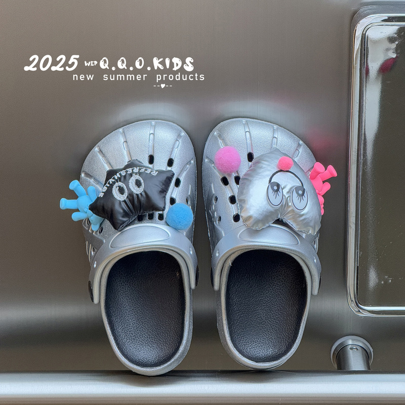 2025年夏の新型子供漫画の穴の靴の男女の子供の柔らかい底の包頭のサンダルのカジュアルな百合のビーチの靴|undefined