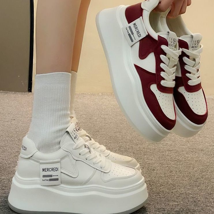 Zapatos blancos de suela gruesa para mujeres 2024 primavera nuevos zapatos deportivos de moda, zapatos de altura pequeños zapatos de nicho