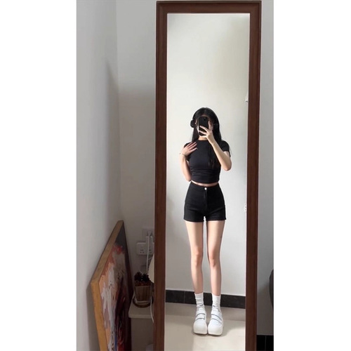 Black shorts for women, hot girls, tight, outer wear, backing, 2026 summer new jeans, hip shorts, women's summer