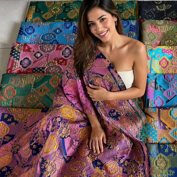 Weaving brocade fashion lace fabric, starting from 100 yards, takes 5-6 days Weaving brocade fashion lace fabric, starting from 100 yards, takes 5-6 days