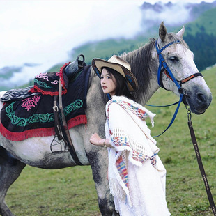 Tourist ethnic style hooded shawl for women with outdoor wear Xinjiang Yunnan Bohemia air-conditioned room tassel sweater cloak