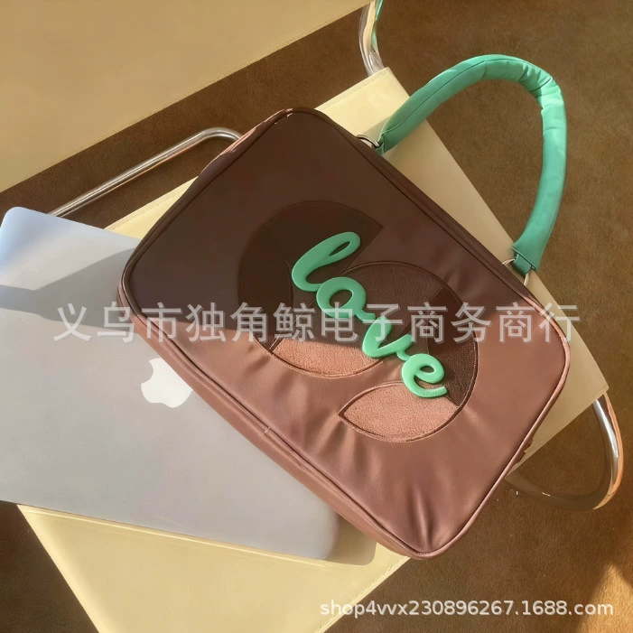 2024 взрывной кофе на одном плече