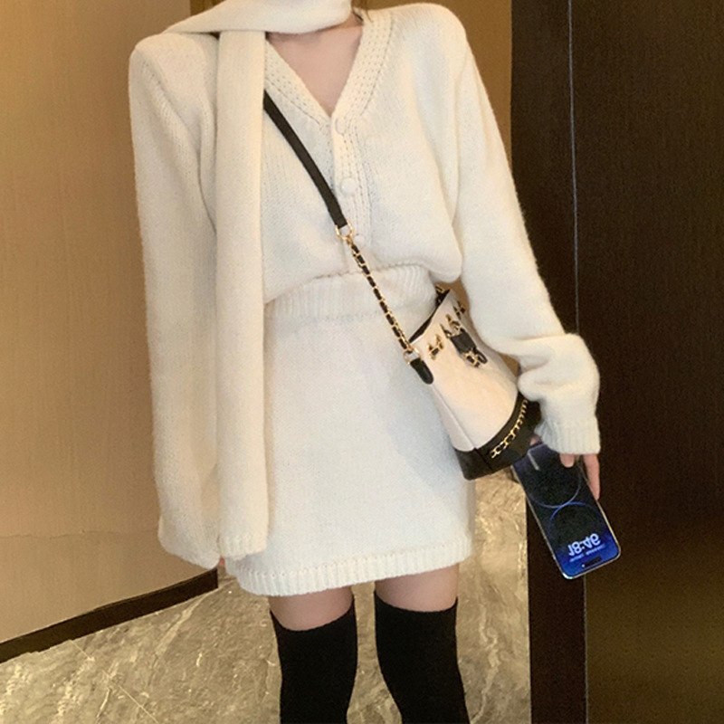 开春穿搭法式红色针织毛衣连衣裙子女装2025新款早春套装包臀短裙|undefined