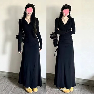 ����ﴩ����һ���׸к�ɫ�l���B��ȹ��Ů���b2026���¿��Lȹ