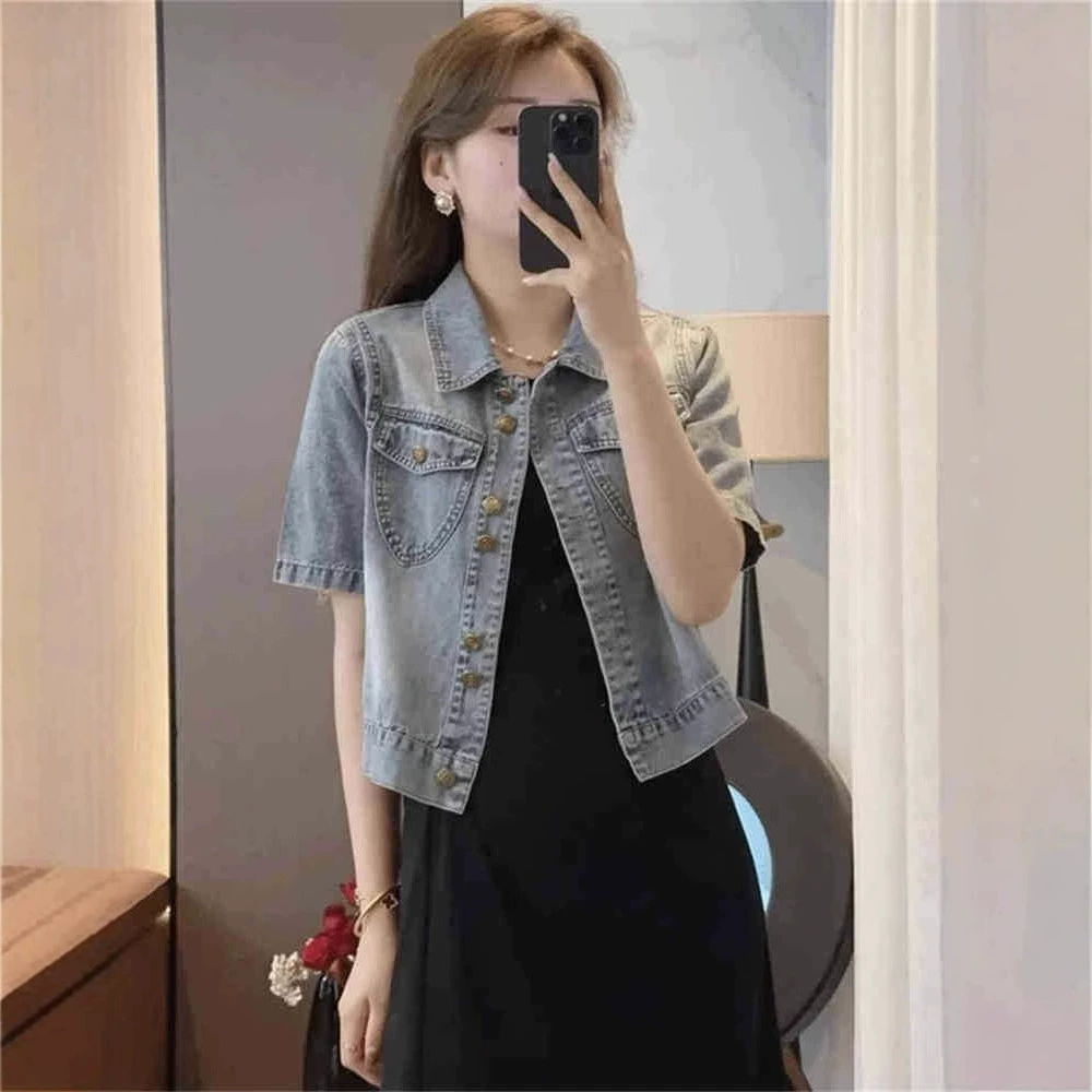 Летняя тонкая джинсовая рубашка с короткими рукавами женская 2025 новая повседневная дикая тонкая маленькая куртка-шаль топ