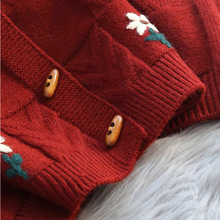 复古牛角扣过年红色毛衣开衫女秋冬季加厚宽松慵懒新年红针织外套