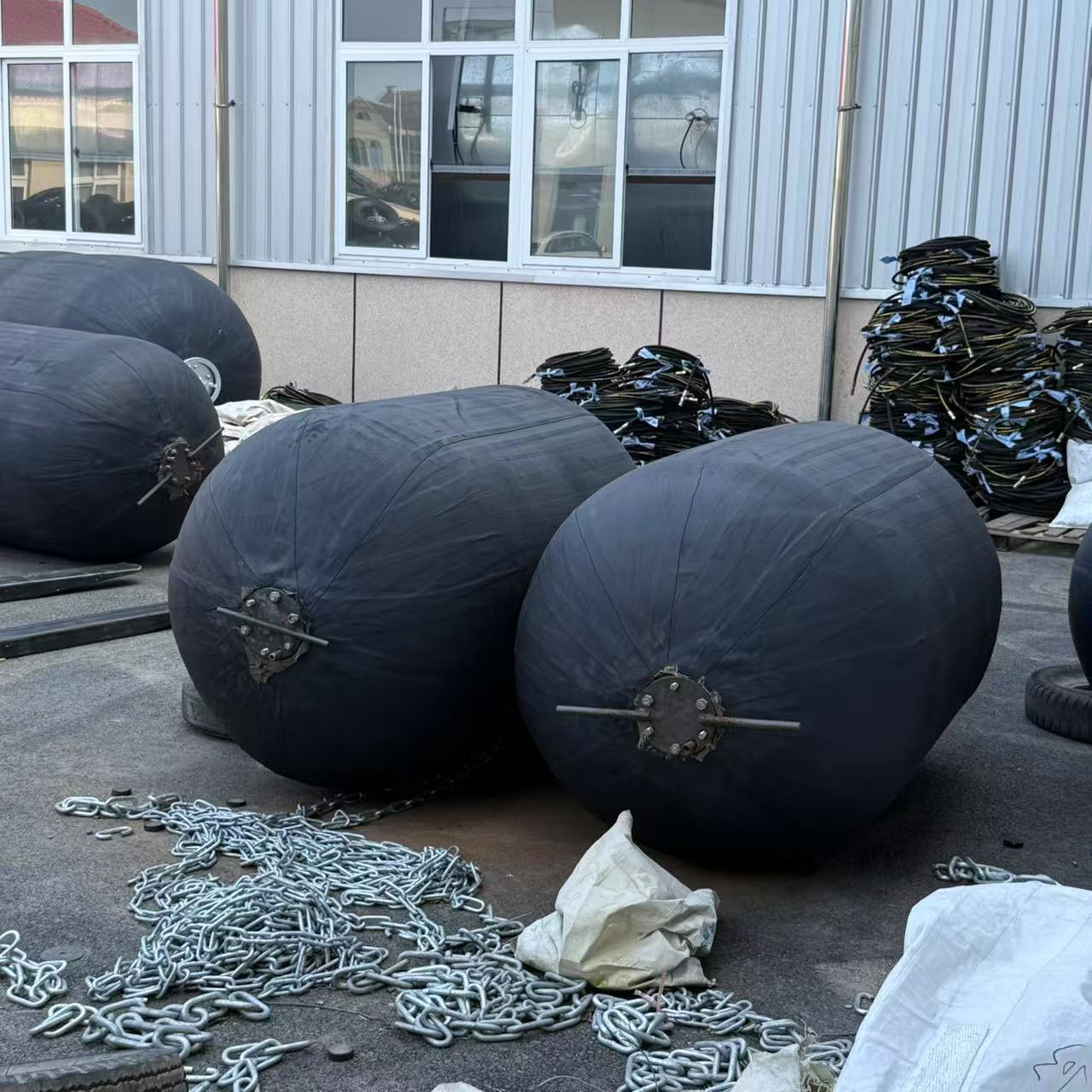 防撞碰垫高弹性橡胶靠球码头防碰撞充气橡胶护舷船用靠泊漂浮型