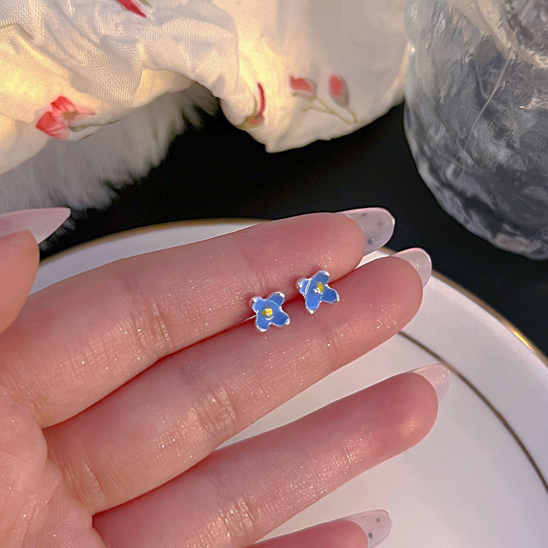 Kleine S999 Sterlingsilber Ohrlöcher Pflege-Ohrstecker Damen 2025 neue Kollektion Trend vielseitige Ohrringe hochwertiges Ohrschmuck Großhandel