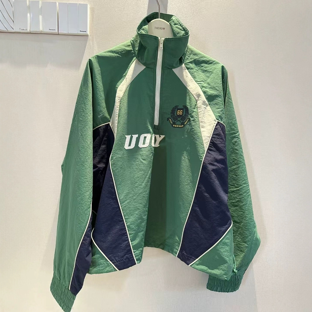Retro colored sports jacket with zipper