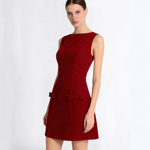 ���QŮ�b�羳�����@��С�tȹ���|�W���L�o������Y����a���B��ȹ