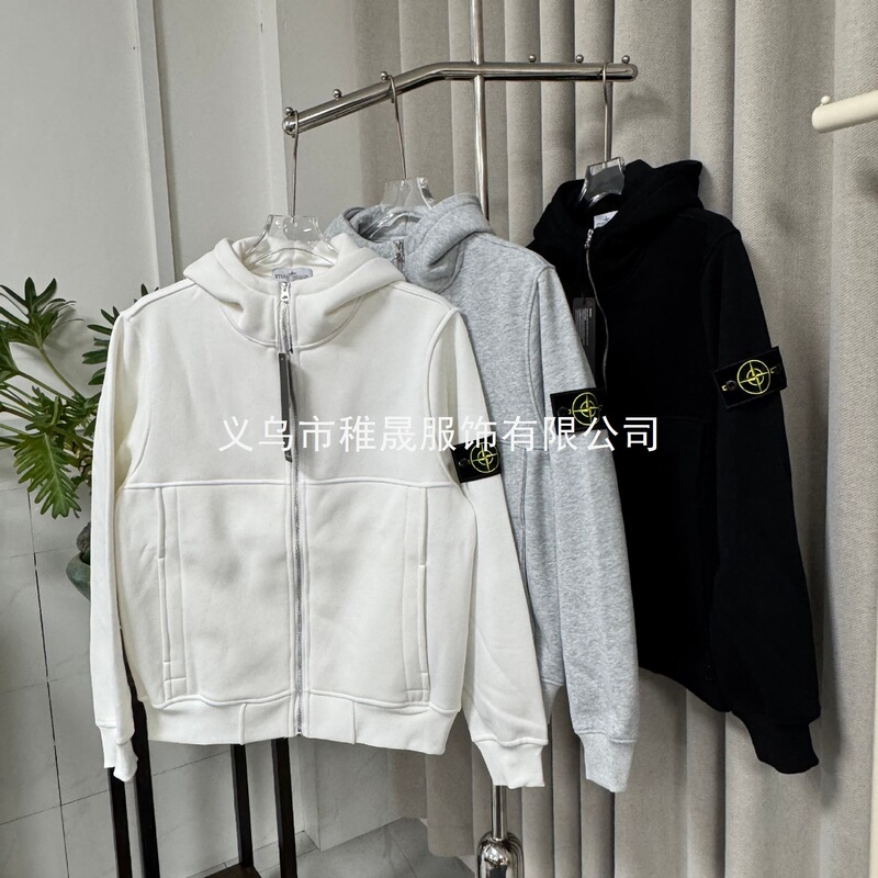 Cross-border long-sleeved solid-color sweatshirt with pockets, available in stock for both men and women, featuring a patchwork design and white badge, in an American style, available in large quantities