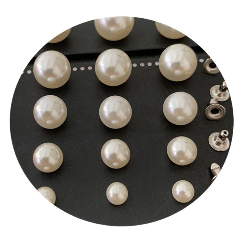 En stock al por mayor de la perla stud ropa diy accesorios de encaje de punto Denim redondo medio agujero de la perla con los pies acampanados