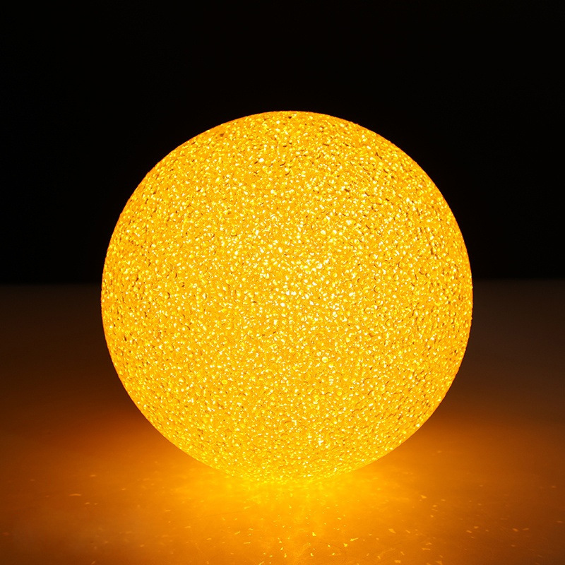 Cáscara blanca y luz amarilla