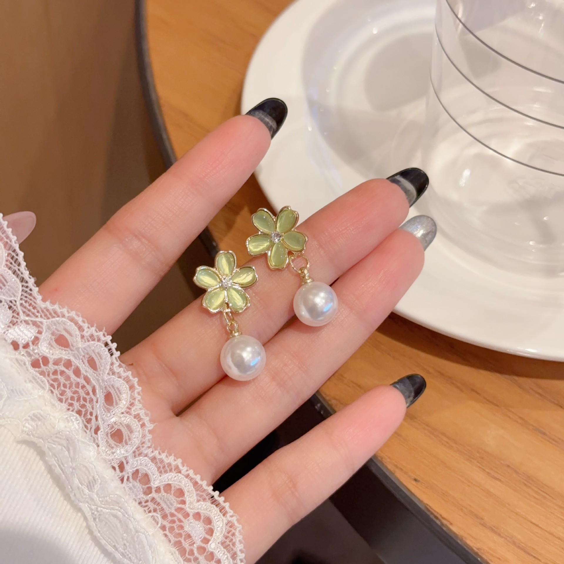 149-花朵珍珠蚊香盘耳夹