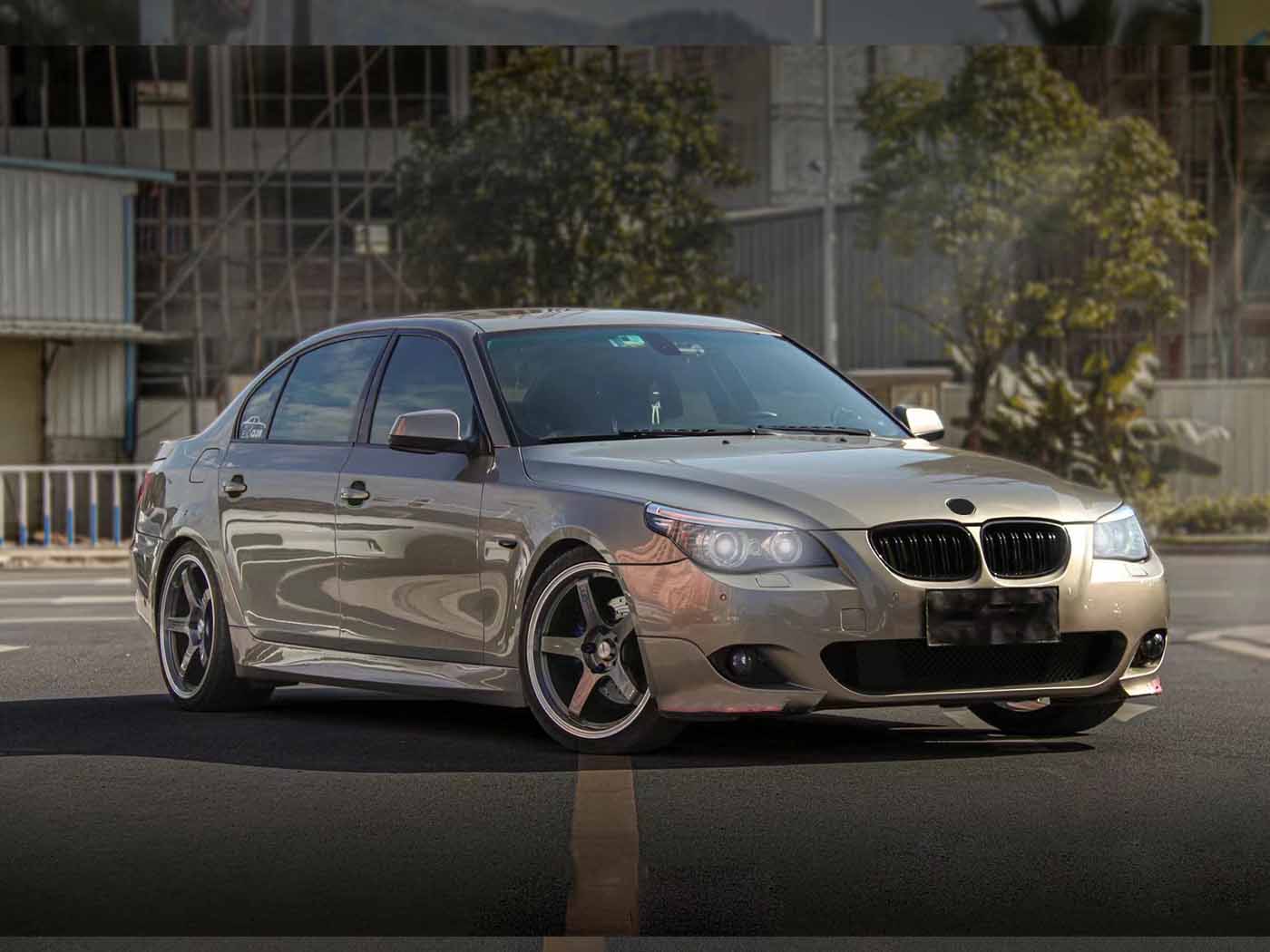Suitable for 04-10 Bmw 5 Series Modified M5 Large Surround 1m Front and Rear Bumpers, Side Skirts, Center Grille, Rear Wing E60 Kit