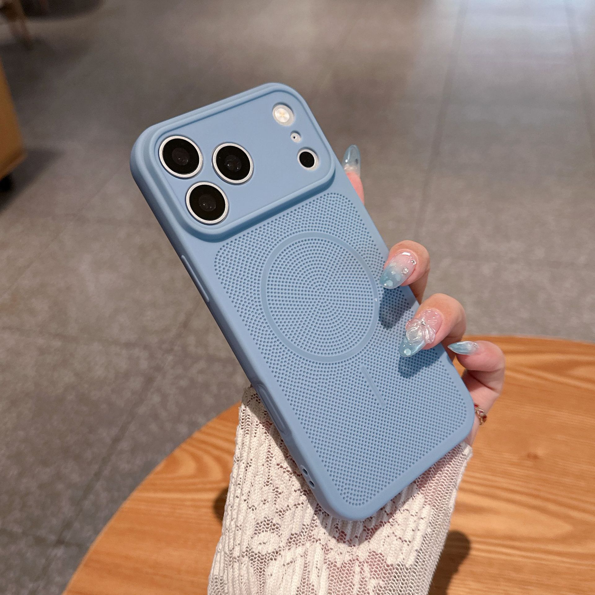 Funda de Malla Transpirable para iPhone 17 de Silicona, Disipación de Calor image 9