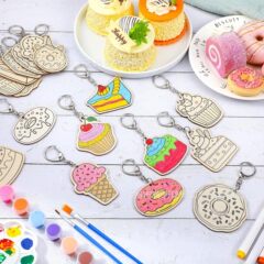 国境を越えた売れ筋の子供の絵画レーザーカットウッドチップ手作りDIYデザートシェイプキーホルダー付き木製ペンダント