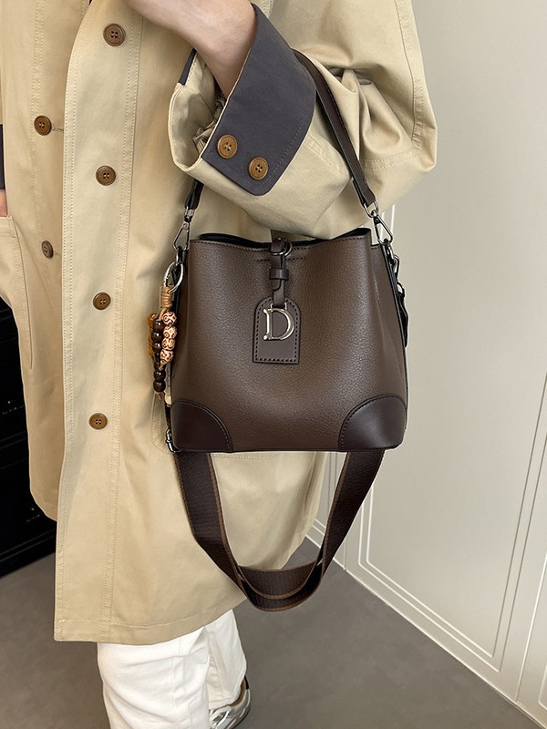 Bolso de nicho retro, bolso de moda, bolso de balde, mujer 2025, nuevo estilo de estilo extranjero, bolso de hombro, bolso de mochila coreano