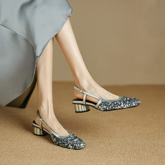 A beauty you can’t resist—2024 summer’s latest No. 9 style chunky-heel, closed-toe, open-back sandals available in both small and large sizes.