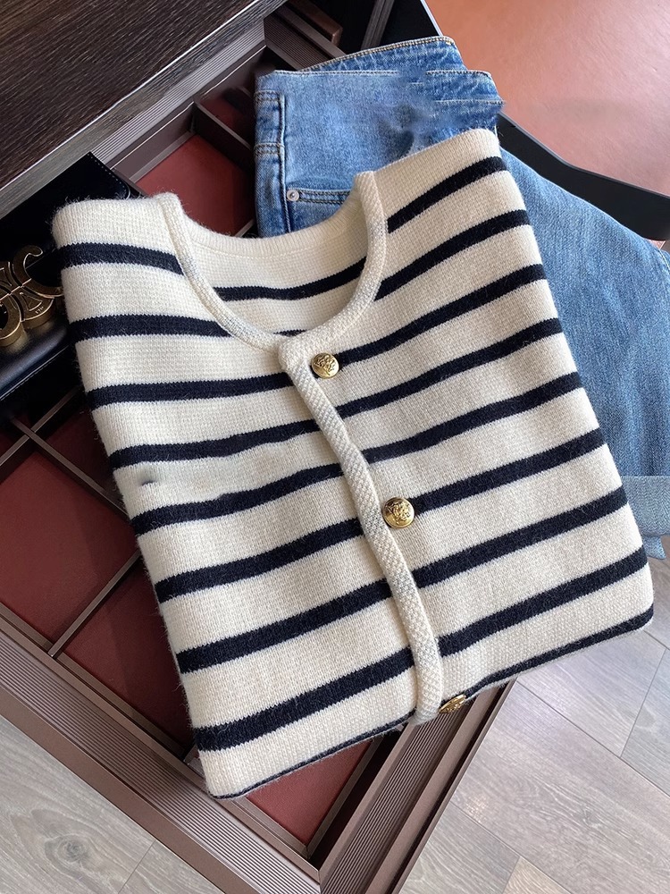 Women's Knitwear Long Sleeve Sweaters & Cardigans Button Yarn-Dyed Streetwear Stripe display picture 2
