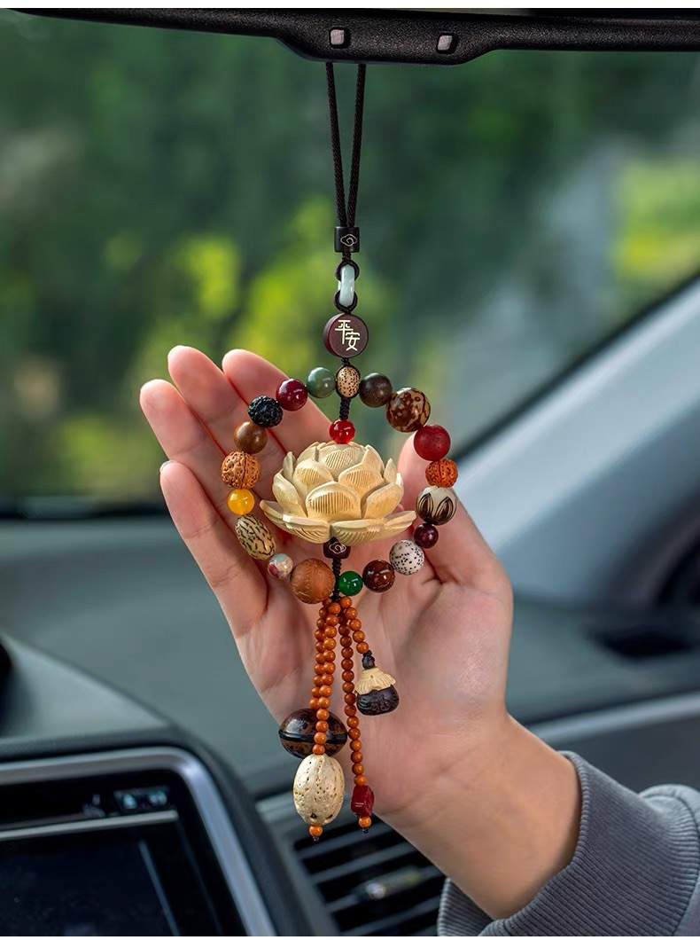 New natural Bodhi and Boxwood 18-seed lotus car pendant gift, high-end rearview mirror decoration for men