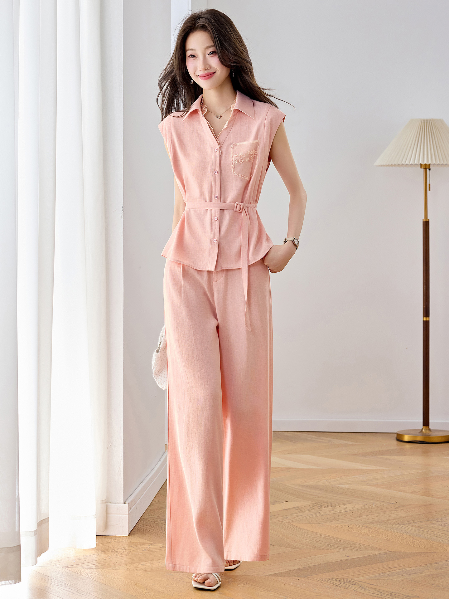 Bộ quần áo nữ mùa hè cao cấp gồm áo sơ mi dây rút và quần ống rộng — Xám gạo, Màu hồng