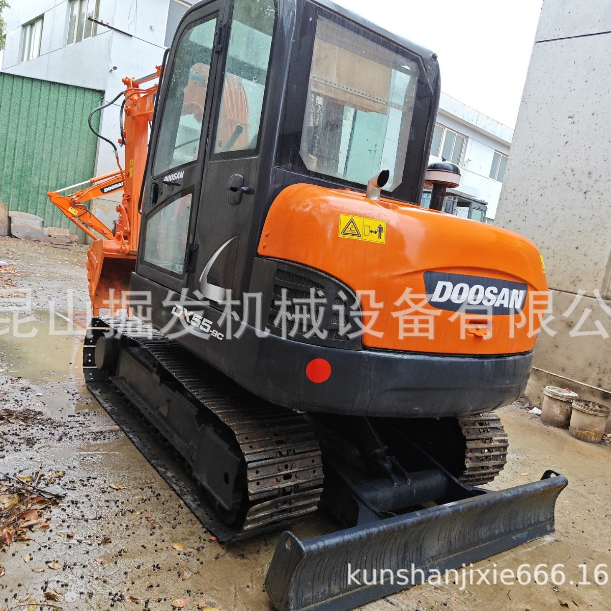 Excavadora Doosan DX55 Excavadora Doosan DX55 - 9c 5 toneladas 6 toneladas