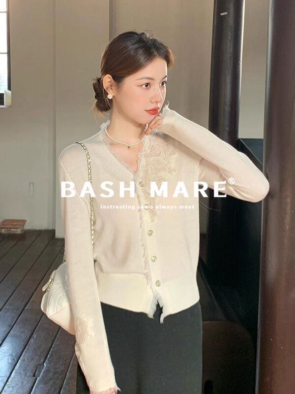 BASH MARE法式初秋温柔气质蕾丝拼接长袖针织上衣短款内搭V领毛衣|undefined