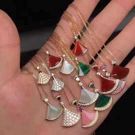 V金本小裙子项链女18k金不掉色扇形白贝母红玛瑙锁骨链吊坠链条