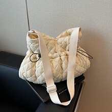 �ﶬ���e�ٴ����ذ�Ů�͹����r���޷���ͨ�ښ��|������б��Ů��