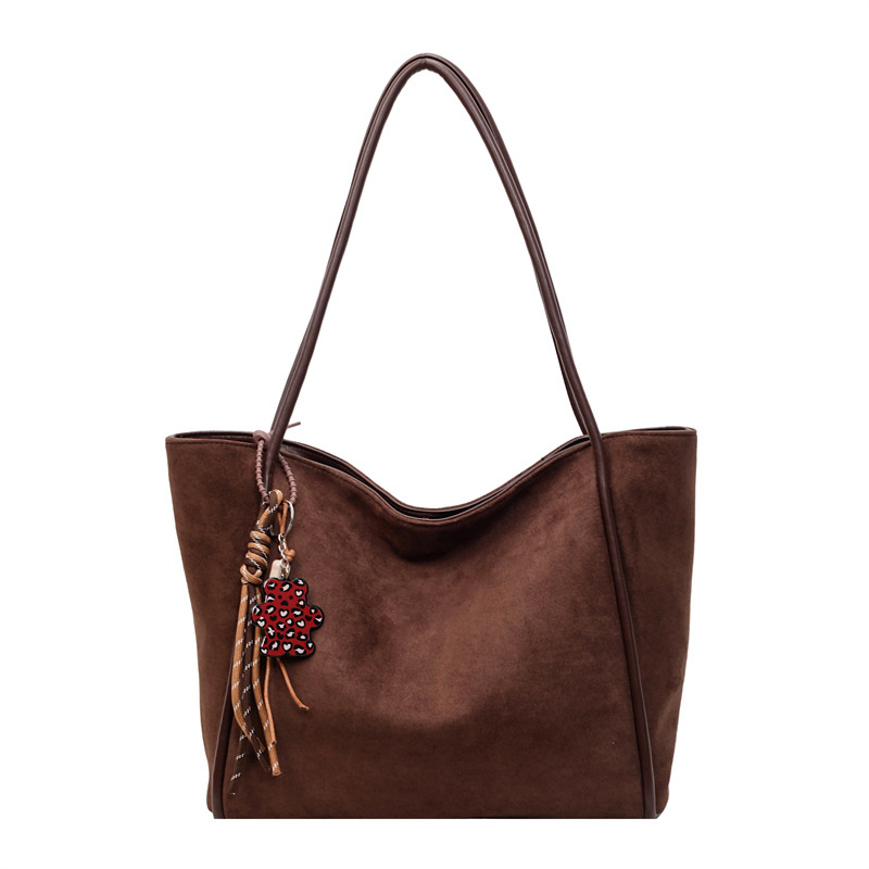 Otoño y invierno súper calientes bolsas de seda de gran capacidad para mujeres 2025 nuevas bolsas de hombro de viaje ocio para la axila