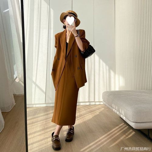 Women's Korean-style elegant, flowy, wrinkle-resistant sheath skirt suit with blazer for early autumn