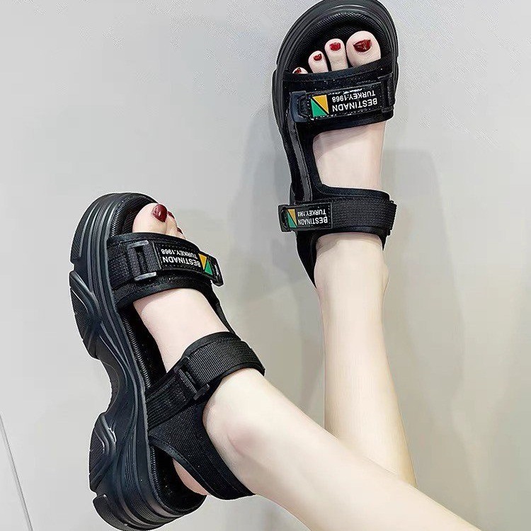 Sandalias de talón medio para mujeres verano 2026 nueva moda versátil antideslizante ligera y alta sandalias romanas