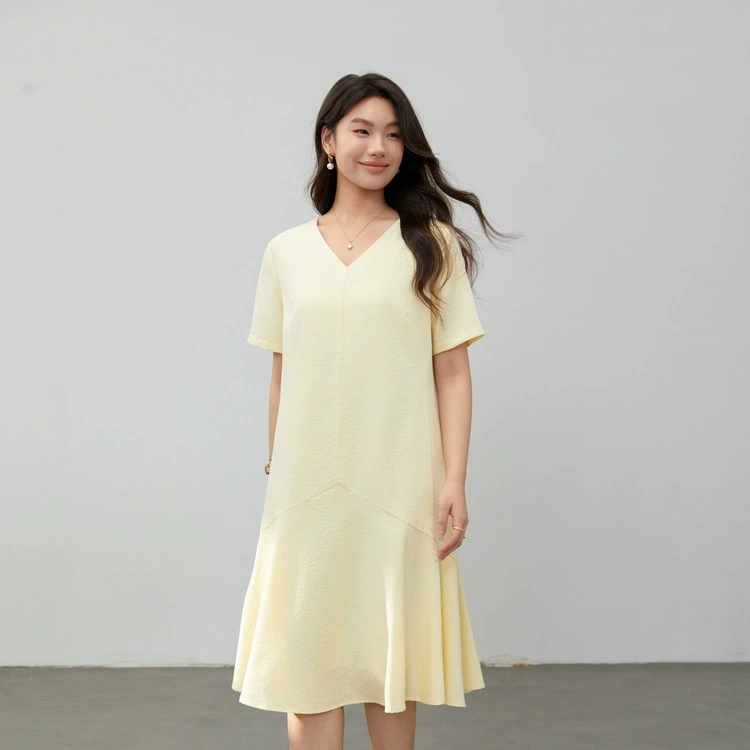 【Misty Whisper】Текстурированное праздничное платье Aurofeng с v-образным вырезом для похудения, летний новый стиль больших размеров для женщин больших размеров.