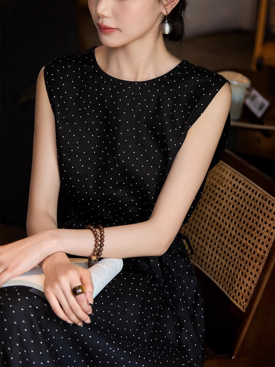 Váy maxi vải lanh chấm bi kiểu Pháp tay ngắn thắt eo — Màu đen