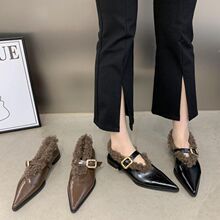 2025年秋冬新款一字扣带尖头平底单鞋软皮加绒加厚保暖平跟女鞋子