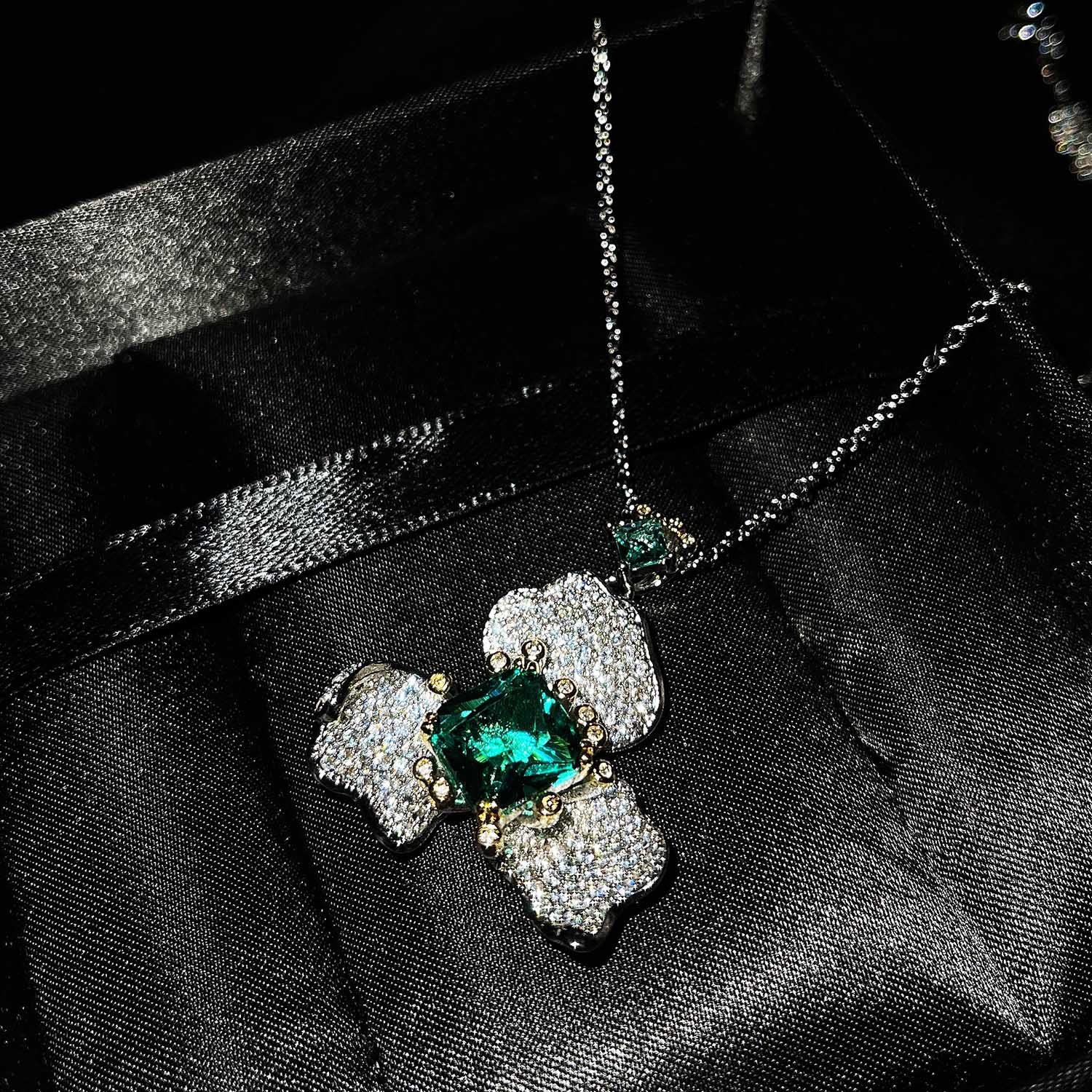 High-end Jewelry Flower Stud Earrings Dignified Generous Style Fashion Green Imitation Emerald Ring High-grade Necklace Set For Women display picture 12