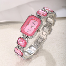 2025�¿����e�r��Ůʿ�̄շ���ʯӢ���n��ˮ���机Ͻ���F؛