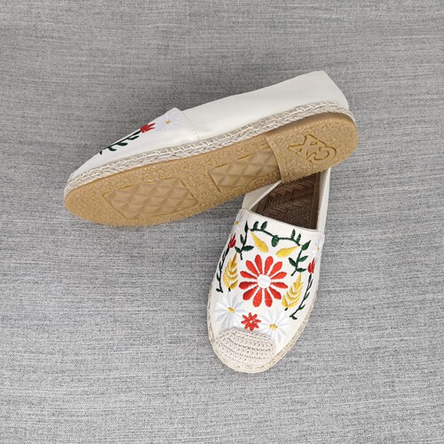New Xinjiang woven Mule shoes, linen flat heels, embroidered square shoes, color matching breathable casual shoes, women's outer shoes