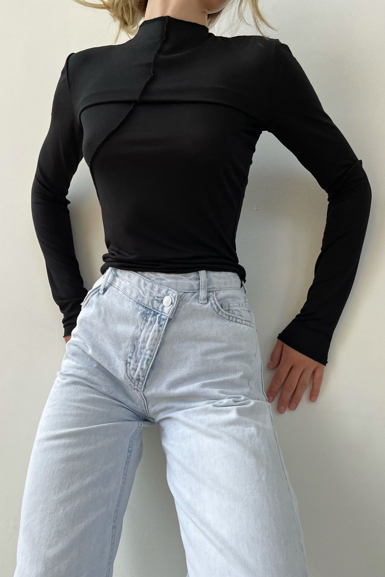 Half high neck base shirt with spring trend slanted edge splicing design, elastic slim fit long sleeved T-shirt_voghion.com
