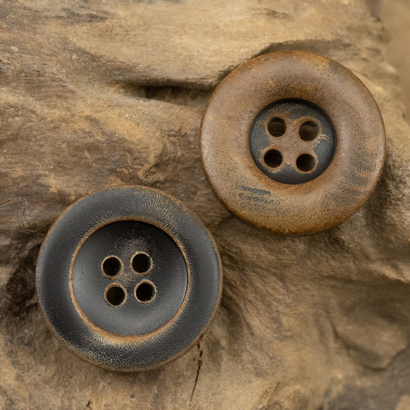 Burnt caramel yellow suit suit shirt natural black buffalo horn button button cardigan sweater vintage button