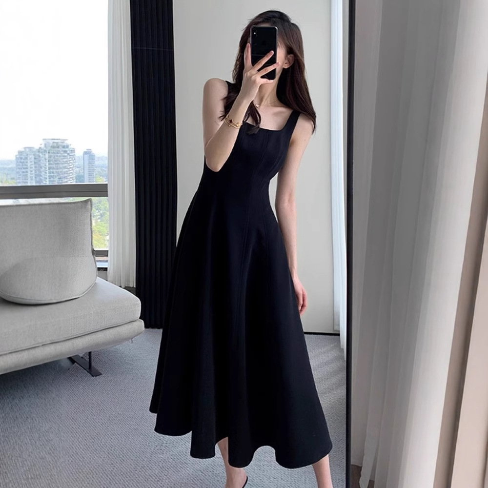 2026 New Sleeveless French-Style Waist-Cinching Slimming Elegant Hepburn-Style Square-Neck Dress for Birthday Parties and Evening Events