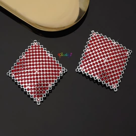 胸饰;胸贴、乳贴;项链