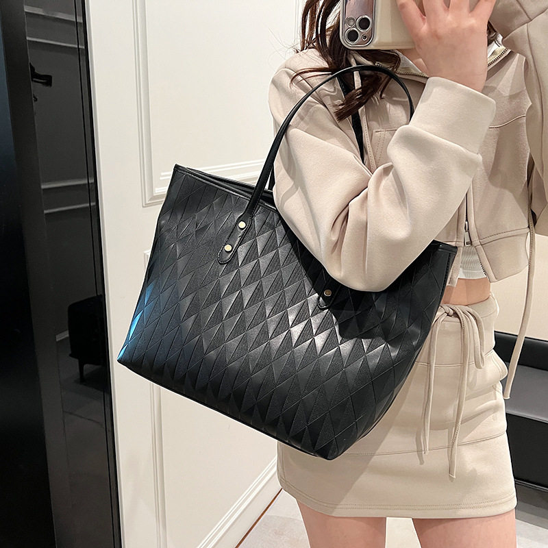 Túi tote nữ cỡ lớn đa năng chất liệu PU, túi đeo vai đi làm phong cách thường ngày — Màu trắng be, Màu xanh lam, Màu đen, Màu đỏ chi tiết 19