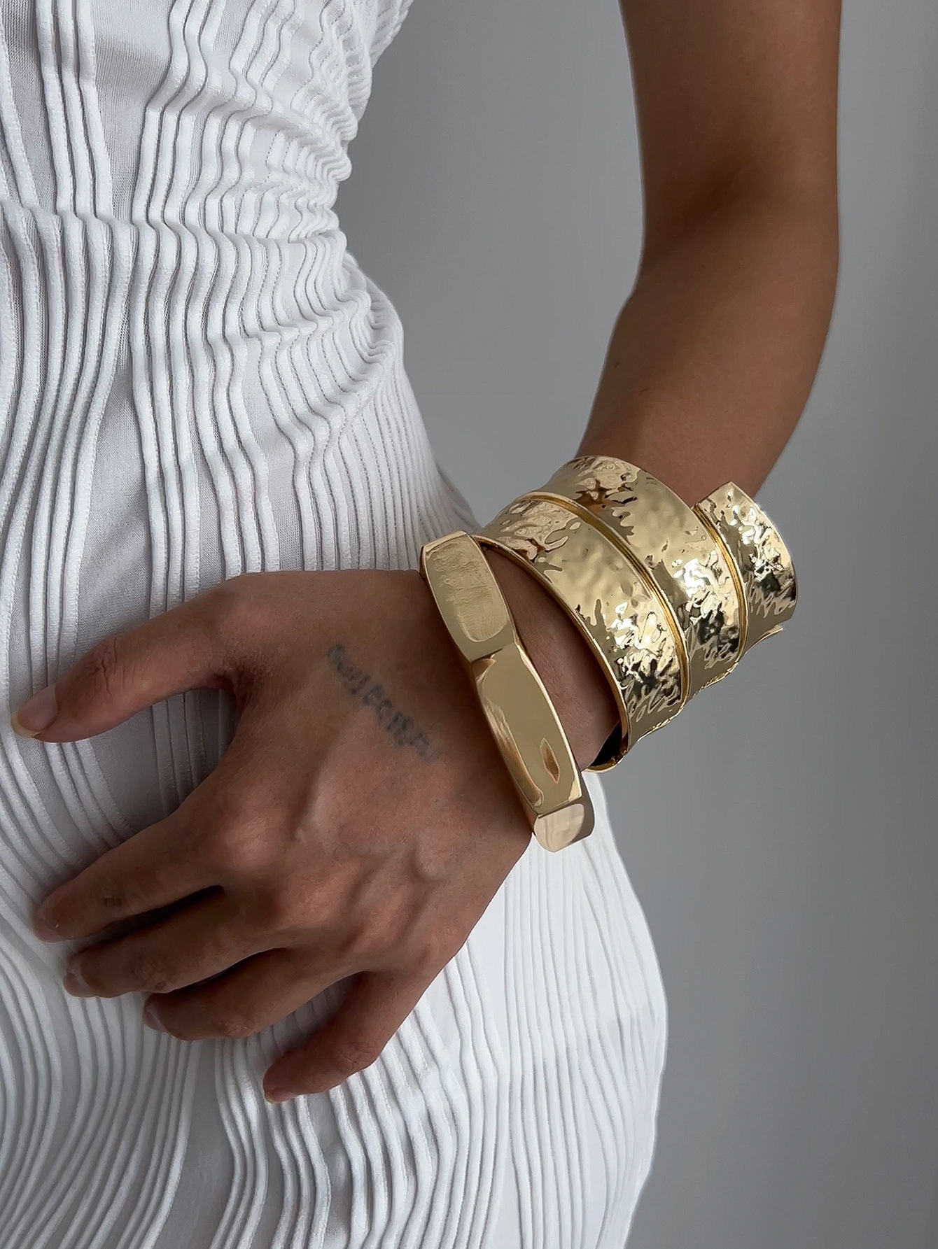 1 Piece Quantity Simple Style Solid Color Alloy Bangles Wholesale