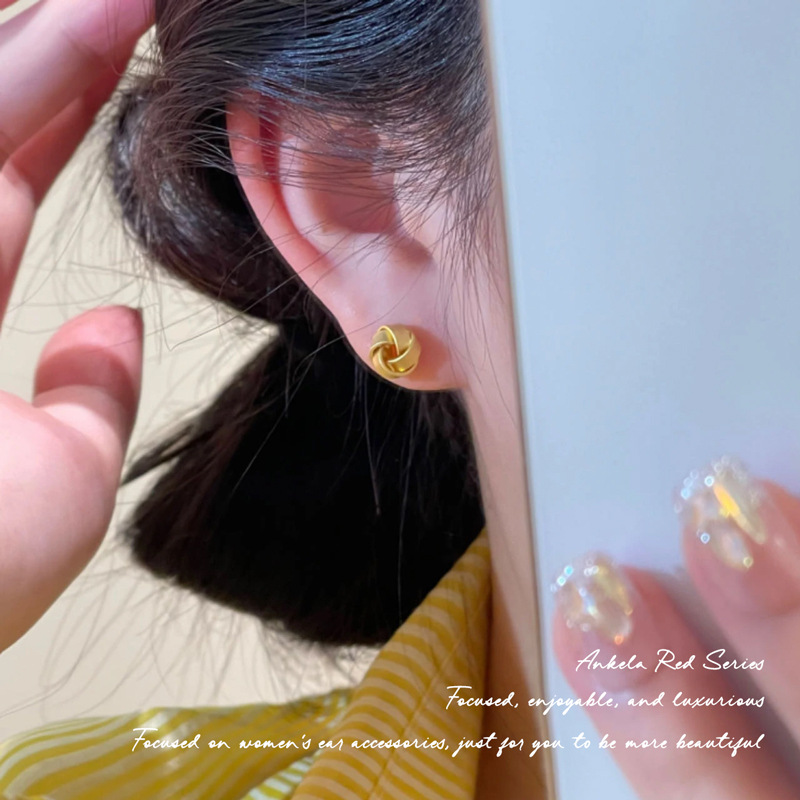 Geometric fashionable retro design earrings